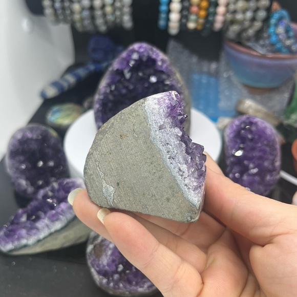 Amethyst Crystal 💜 - Picture 5 of 8